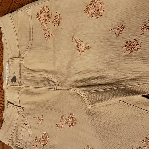 Boston Proper Jeans, size 2, beige with pink embroidery scattered flowers - Picture 2 of 10